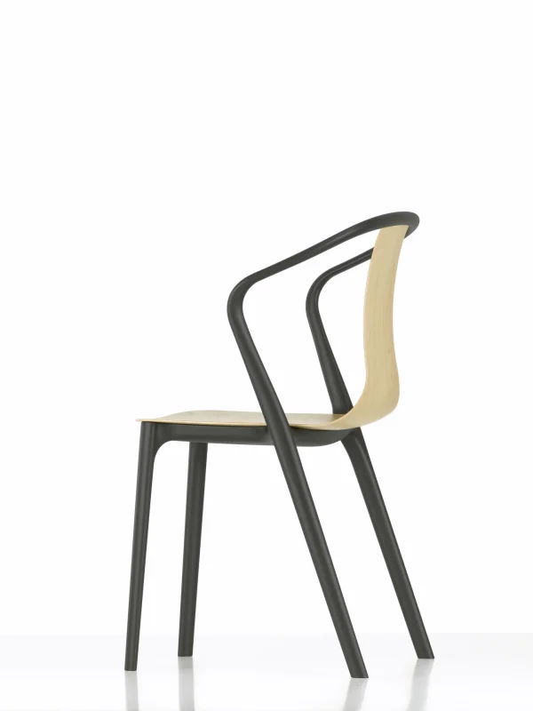 896523_BellevilleArmchairWood_v_fullbleed_1440x_d1e868cf-f041-4fdf-a428-12a340f0a339.jpgv1632315634 Vitra Belleville eetkamerstoel met arm naturel eiken
