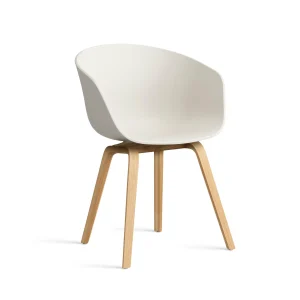 AA207-D156-AA51_AAC_22_melange_cream_2.0_shell_wb_lacquered_oak_base.jpgv1693815449 HAY About a Chair AAC 22 eetkamerstoel gelakt eiken Melange Cream 2.0