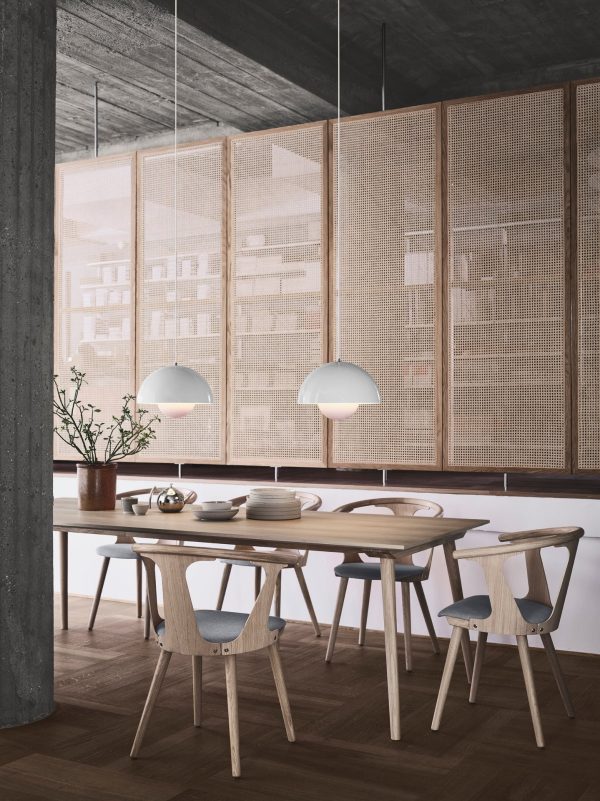 ATD_campaign_2019_Inbetween_SK2_SK6_Flowerpot_VP7_light.jpgv1666601676 &Tradition In Between SK2 eetkamerstoel Walnut Rustin Elk